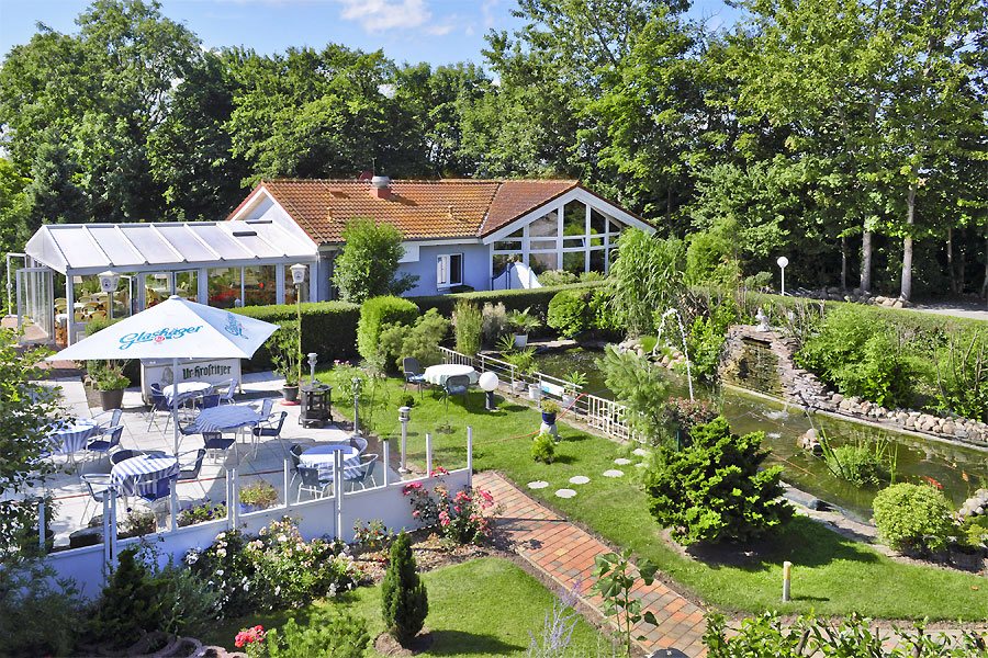 Restaurant mit Wintergarten und Sommerterrasse